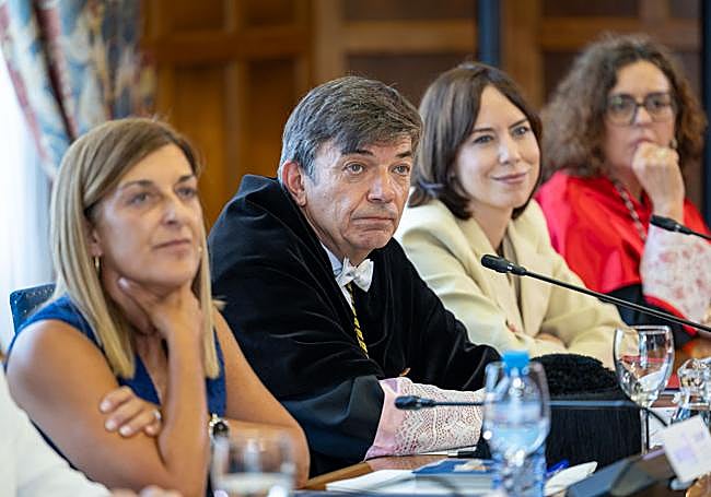 Última clausura con Sáenz de Buruaga, Morant y la vicerrectora Matilde Carlón.