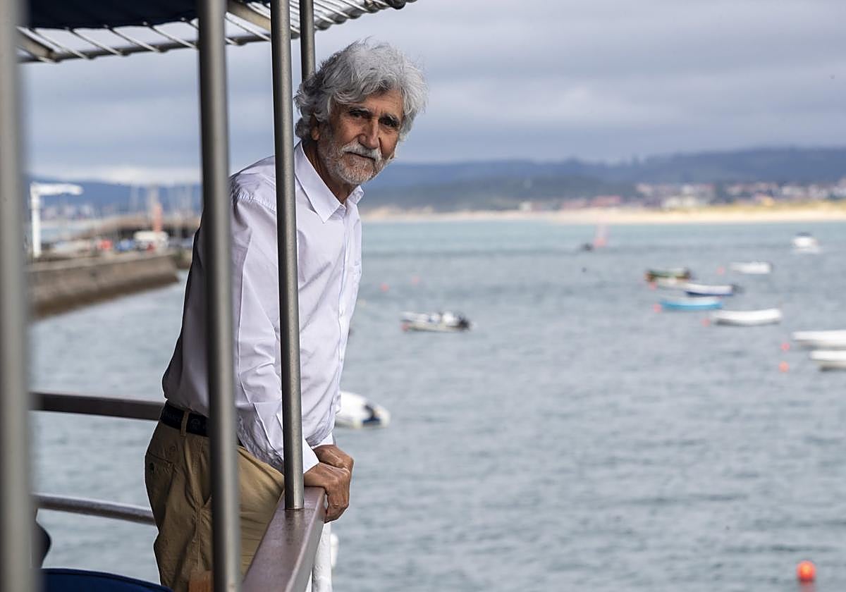Jan Abascal posa en el Real Club Marítimo.