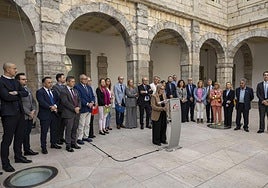 María Antonia Gimón interviene frente a los representantes políticos, en el Parlamento.