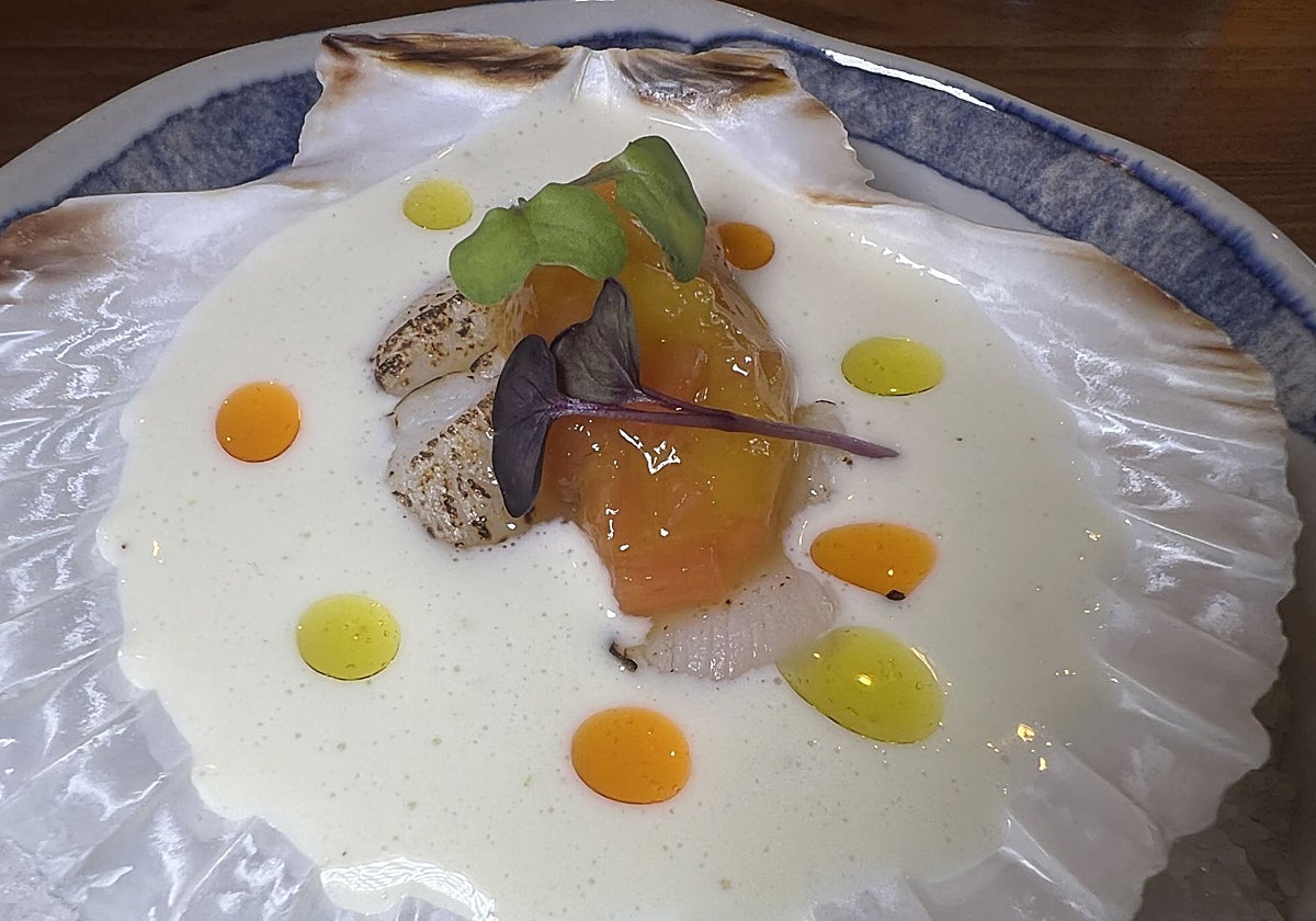 Ceviche de vieira, mango y leche de tigre.