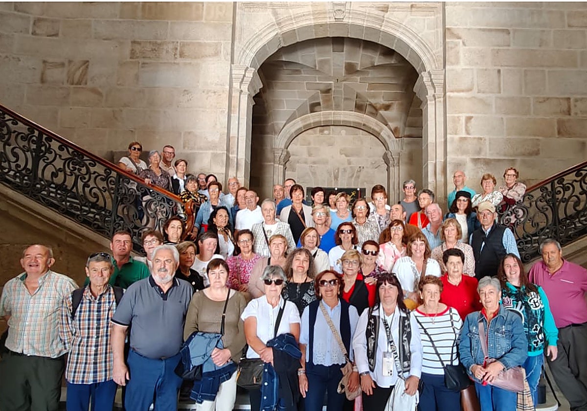 Participantes del Valle del Nansa en una de las paradas del viaje a Galicia.