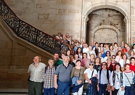 Participantes del Valle del Nansa en una de las paradas del viaje a Galicia.