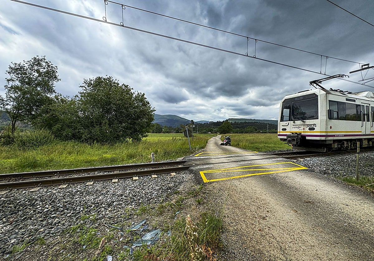 Paso a nivel de la mies de Casar de Periedo.