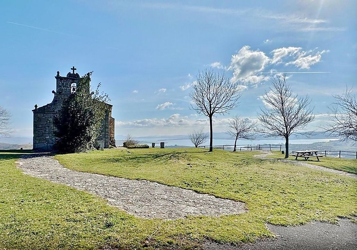Campa y acceso a la ermita de Nuestra Señora de las Nieves.
