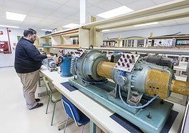 Trabajos en uno de los laboratorios de la Universidad de Cantabria.