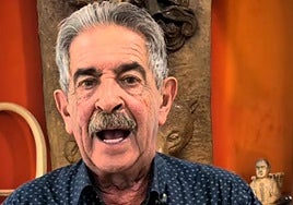 Revilla se suma a la campaña para repatriar al vecino de Astillero enfermo en Vietnam: «Hay que hacer que vuelva a casa con su perrita»