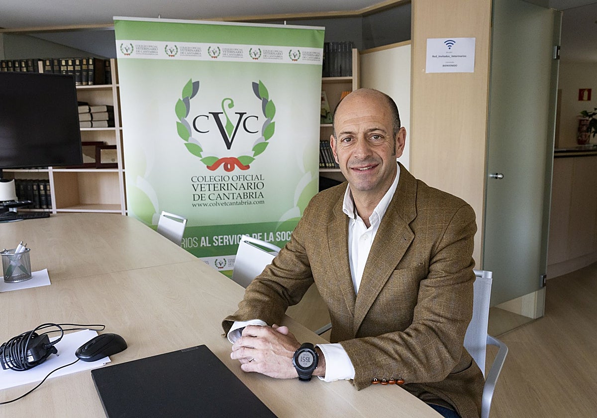 El presidente del Colegio Oficial Veterinario de Cantabria, Fernando Ruiz.