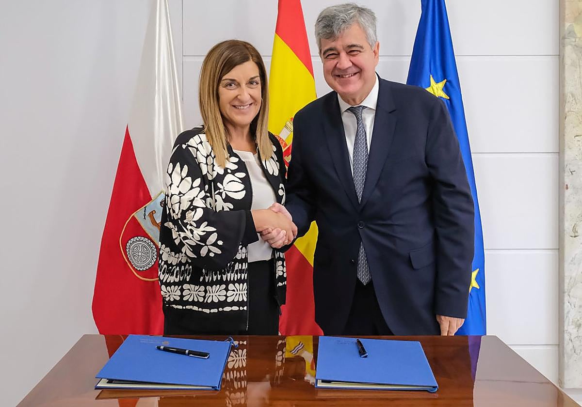 Sáenz de Buruaga junto a Josep María Coronas.