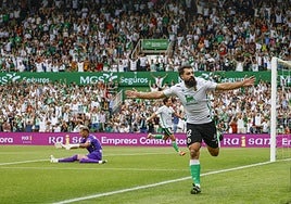 Asier Villalibre celebra un gol contra el Ceuta.