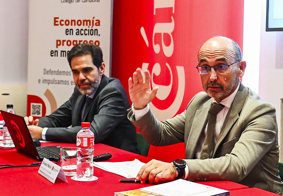 Raúl Mínguez y Salvador Marín (derecha), ayer en Santander.