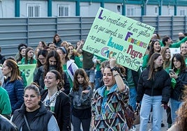 Una movilización multitudinaria llenó las calles de Santander en la cuarta jornada de huelga de la semana.