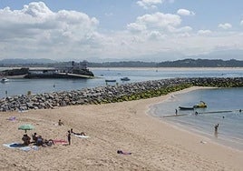 Escollera en la zona de La Magdalena.