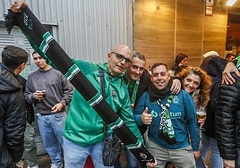 Unos cuatrocientos racinguistas acudieron a la cita en Vitoria para apoyar al Racing