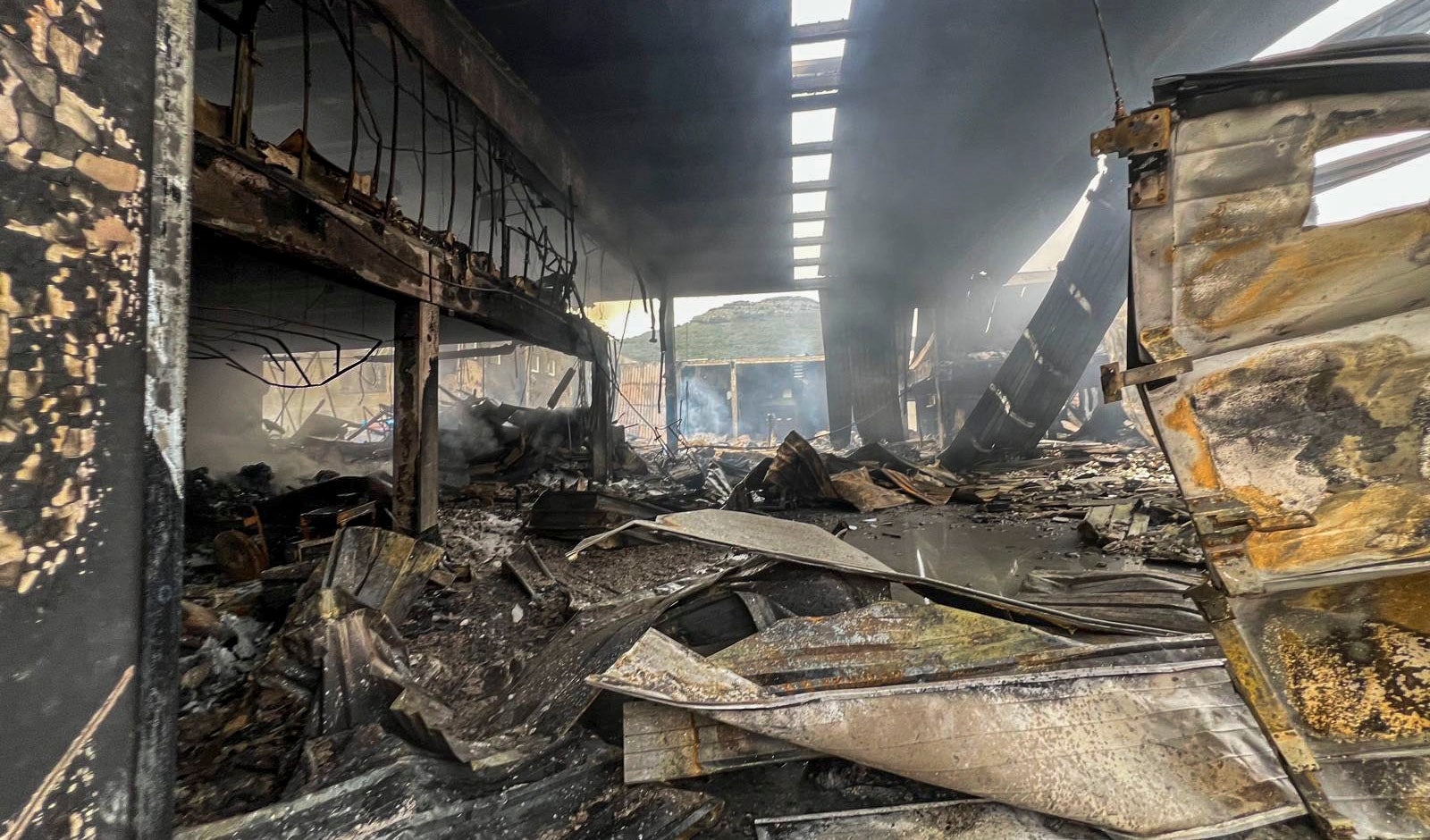 Así ha quedado el interior, totalmente arrasado, tras el incendio de este viernes.
