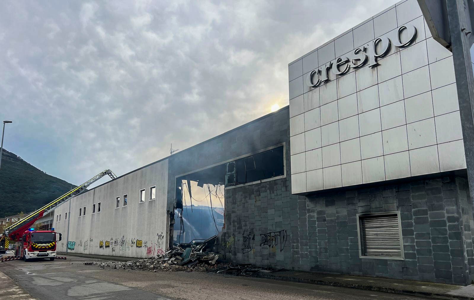 Daños provocados por el fuego en la fachada exterior. 