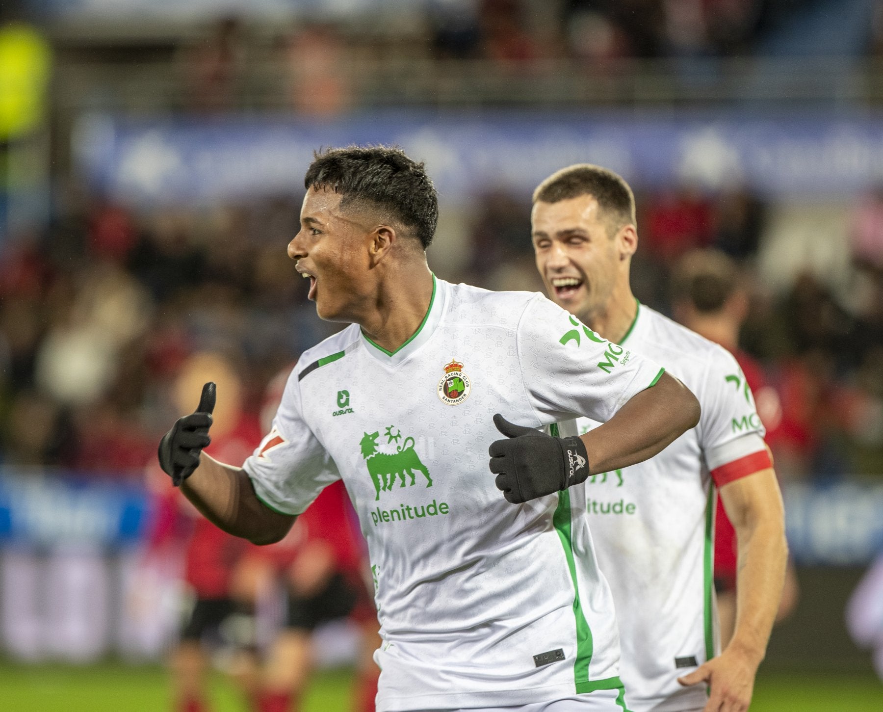 Jeremy celebra, junto a Mantilla, el gol de Mendizorroza.