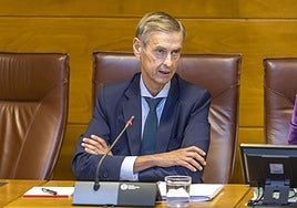 Imagen de archivo de López del Moral en el Parlamento de Cantabria.