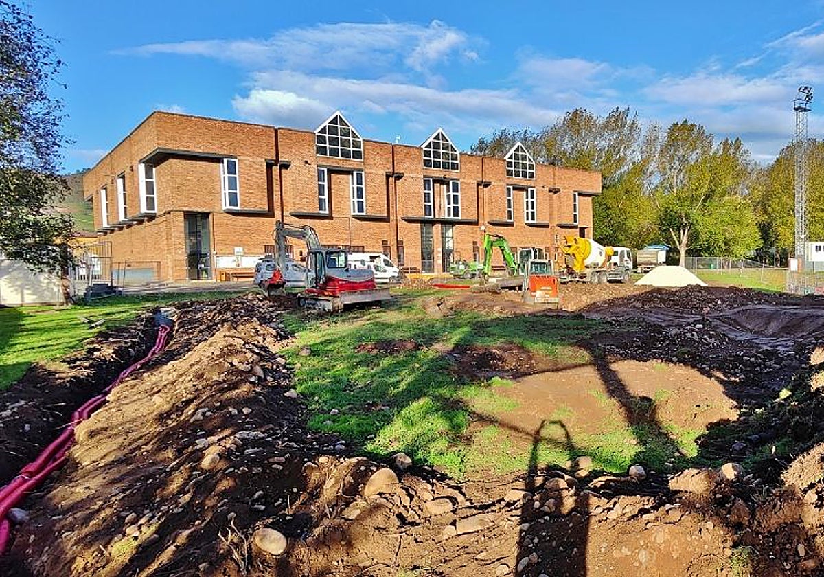 Obras de la nueva pista de pumptrack en Los Corrales.