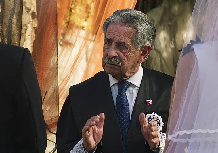 Miguel Ángel Revilla durante la escena en la que participa en la película.