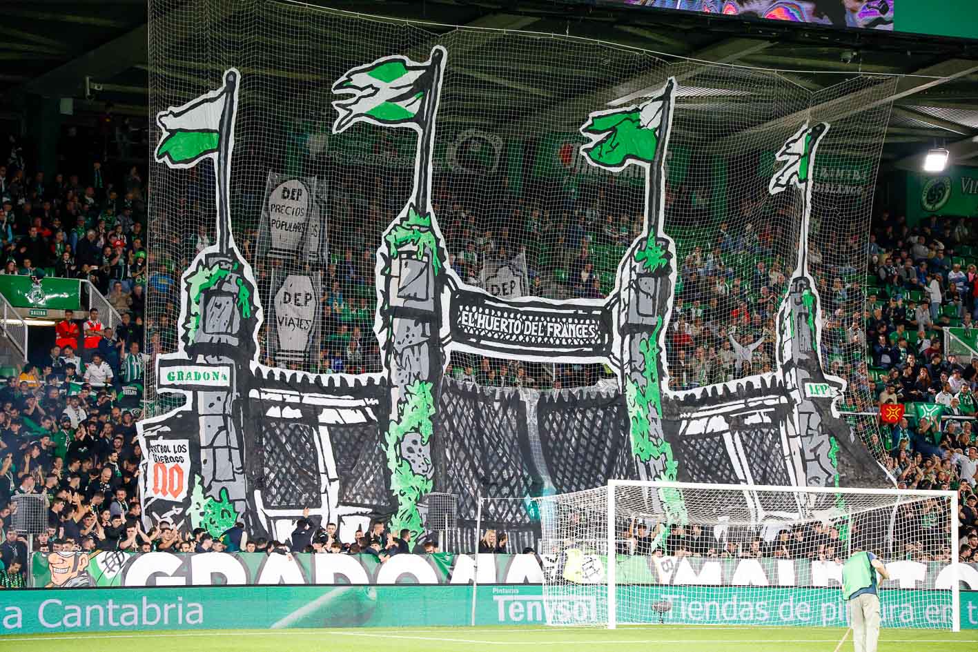 La Gradona recibió a los suyos con un tifo.