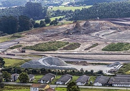 Las obras del futuro centro logístico en la explanada de La Pasiega.