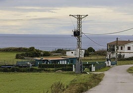 Construcciones que están ubicadas en el entorno de la playa de Tagle y que han sido denunciadas por los ecologistas.