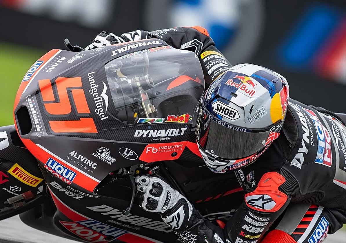 Uriarte, en plena competición en Moto3.