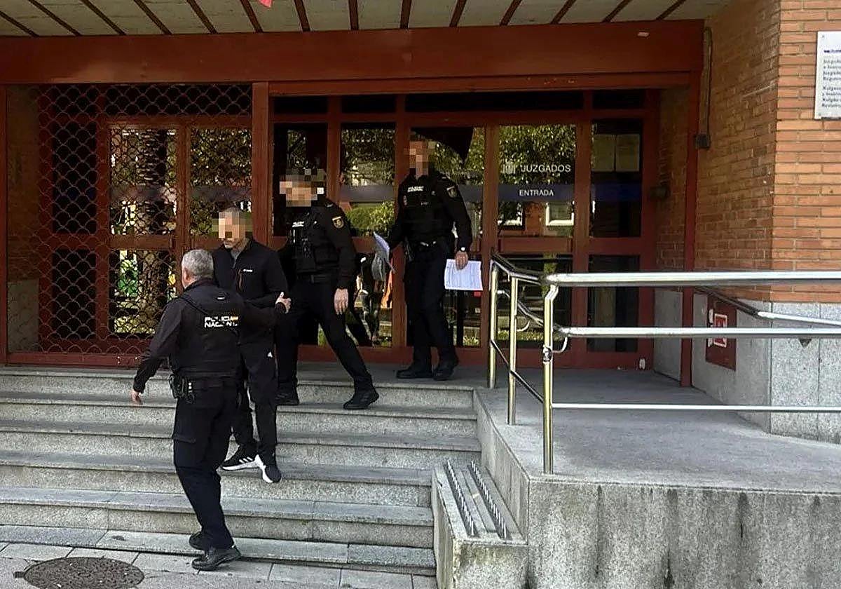 David Puga, a su salida de los Juzgados de Mieres.