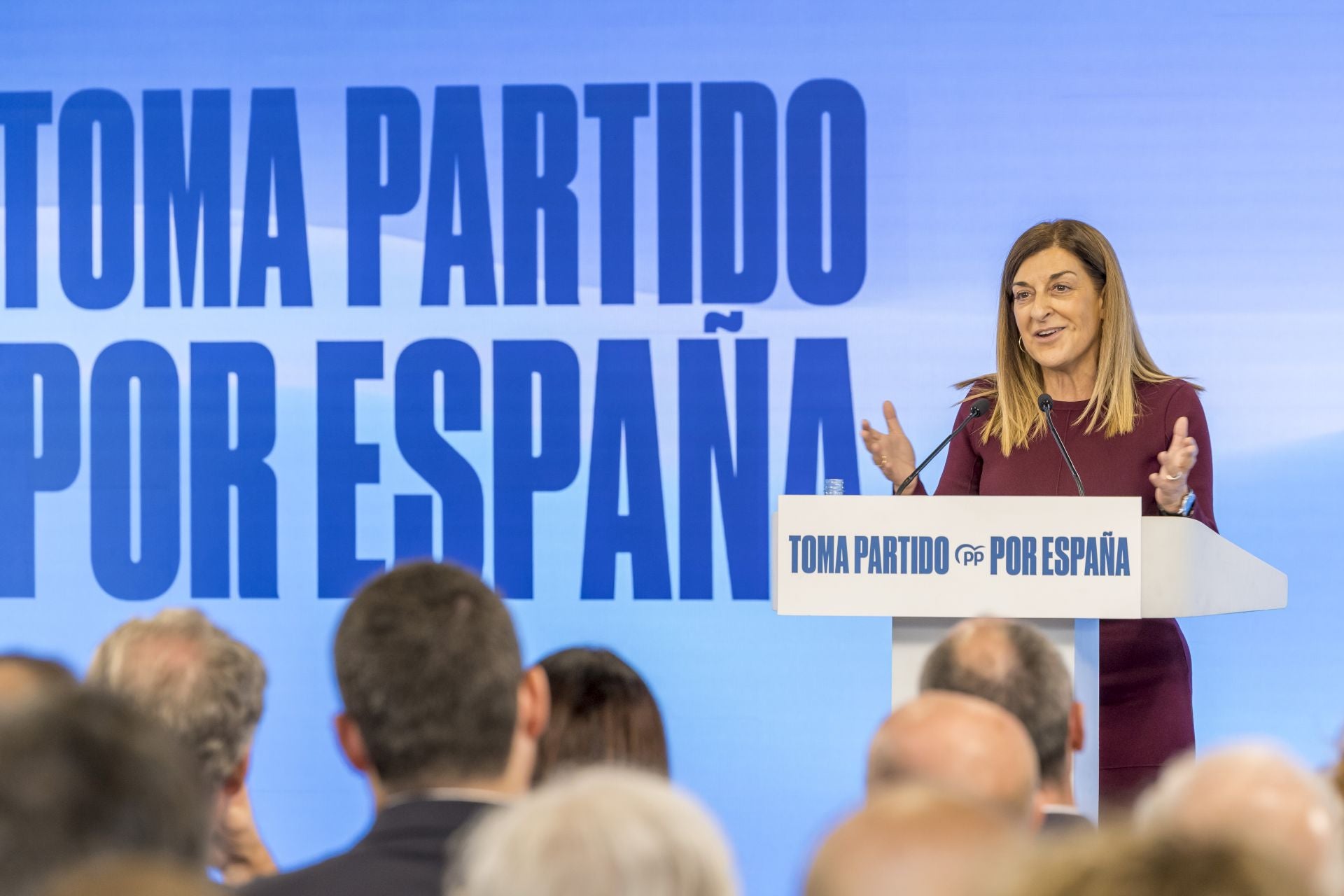 La presidenta de Cantabria y líder del PP regional, María José Sáenz de Buruaga.