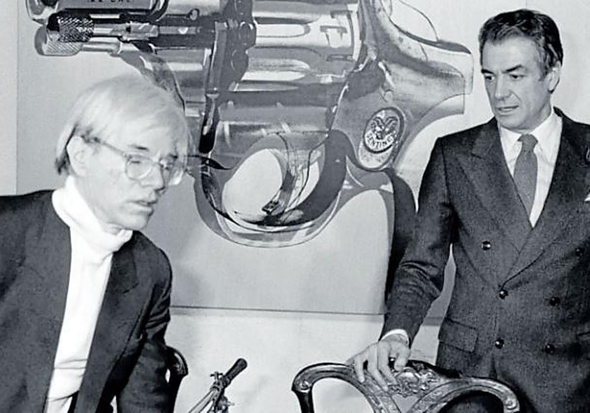 Warhol y Fernando Vijande, en la inauguración de la muestra en 1983.