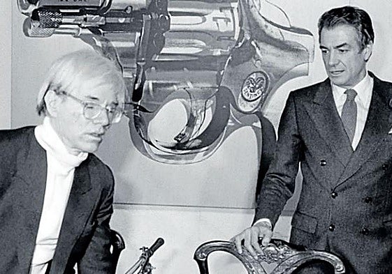 Warhol y Fernando Vijande, en la inauguración de la muestra en 1983.