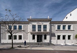 Vista exterior del edificio de La Llama, el nuevo ayuntamiento de Torrelavega.