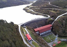 Central hidroeléctrica de Aguayo, junto al embalse de Alsa.