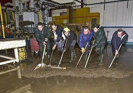 Inundaciones provocadas por el desbordamiento del río Asón en el polígono industrial de Ampuero, una de las zonas en riesgo según el informe del Observatorio de Sostenibilidad.