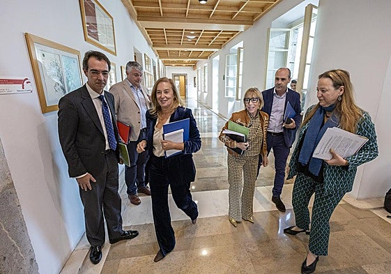 Reunión de los diputados de Vox con el equipo negociador del PP esta misma semana.