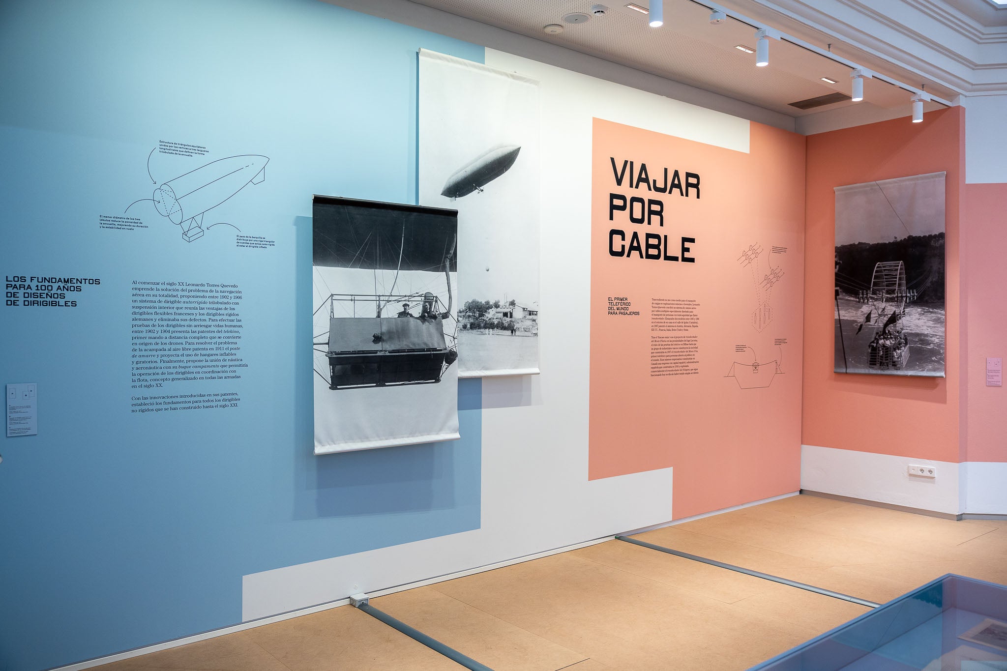 El espacio portuario propone un itinerario didáctico apoyado en un diseño ad hoc –concebido desde lo espacial a lo tipográfico por Arauna Studio, encabezado por el santanderino Daniel Rubio