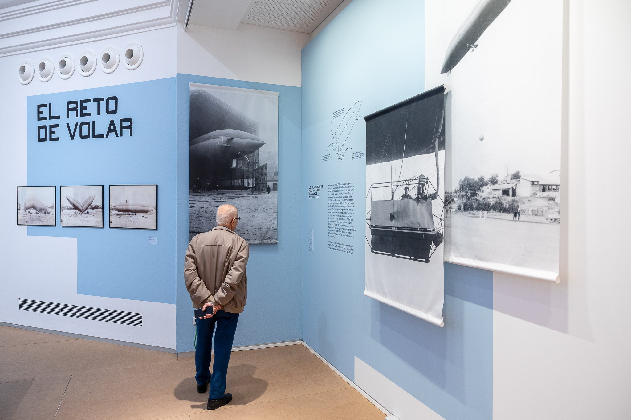 La exposición se divide en secciones independientes y, al mismo tiempo, interrelacionadas: El reto de volar, Viajar por cable, Nuevas formas de navegar –una de las miradas sobre Torres Quevedo más novedosas– y Máquinas que piensan.