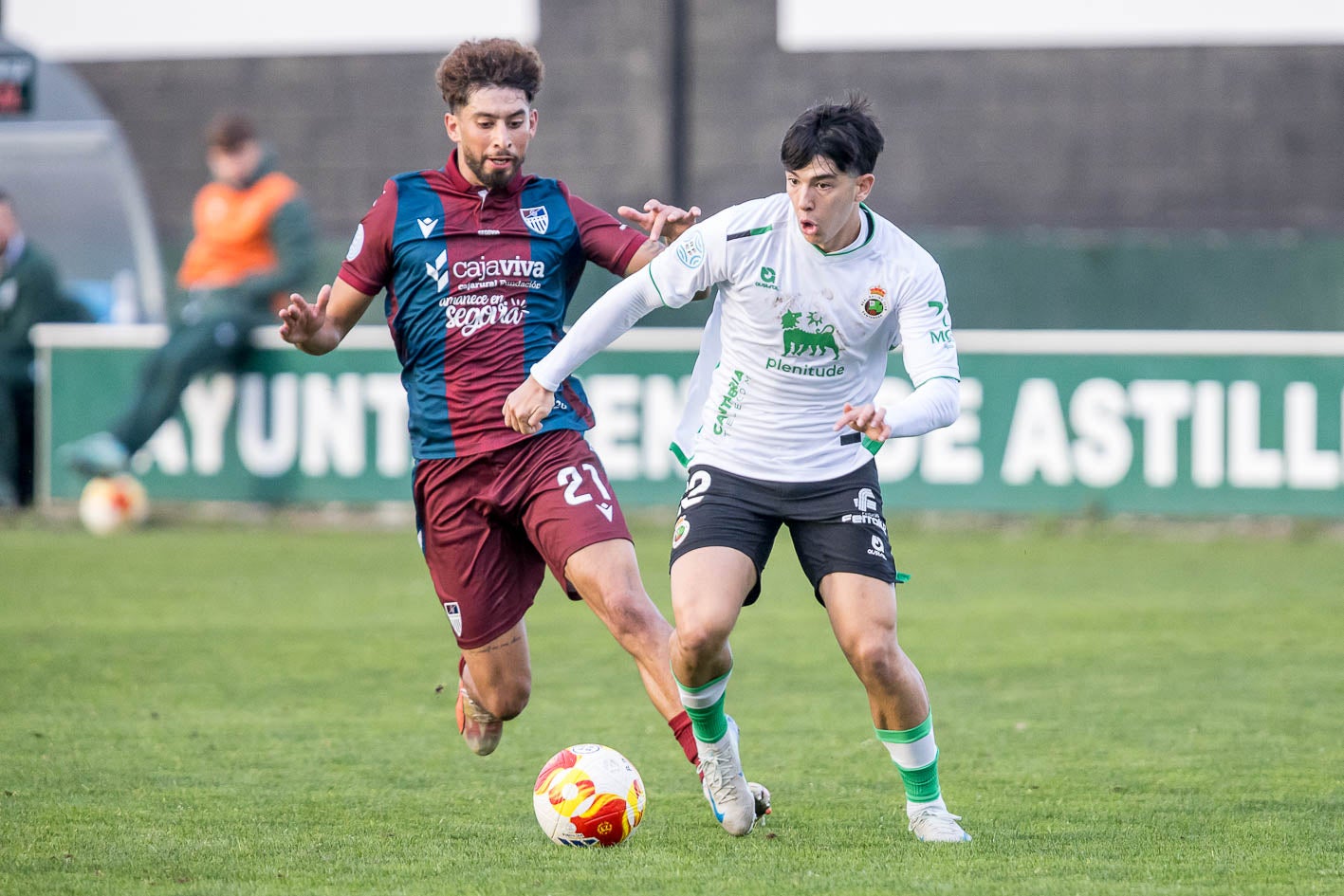 Manu Márquez controla la pelota