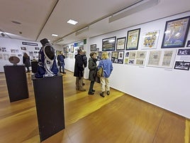 Fotografías, noticias, balones, camisetas.. La exposición recorre toda la historia del SAB Torrelavega