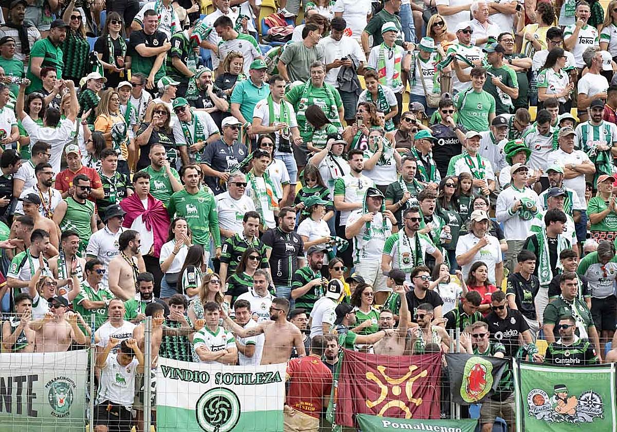 Los jugadores agradecen el apoyo de la afición