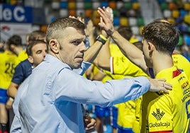 El cántabro Santi Urdiales se estrena esta temporada como técnico en Asobal