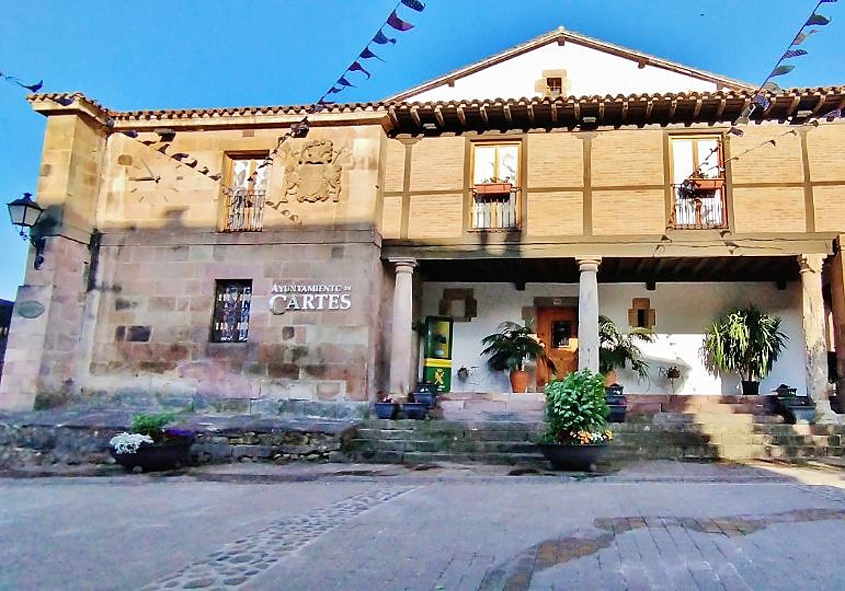 VOX Cartes ha denunciado el trato distinto a un caso similar al del ex alcalde de la villa.