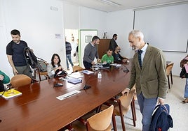 El consejero y los sindicatos docentes se han reunido once veces desde el inicio del conflicto en noviembre de 2024.