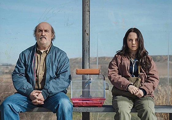 Javier Cámara y Carla Quílez en 'Yakarta'.