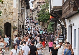 Santillana del Mar, uno de los focos habituales del turismo.