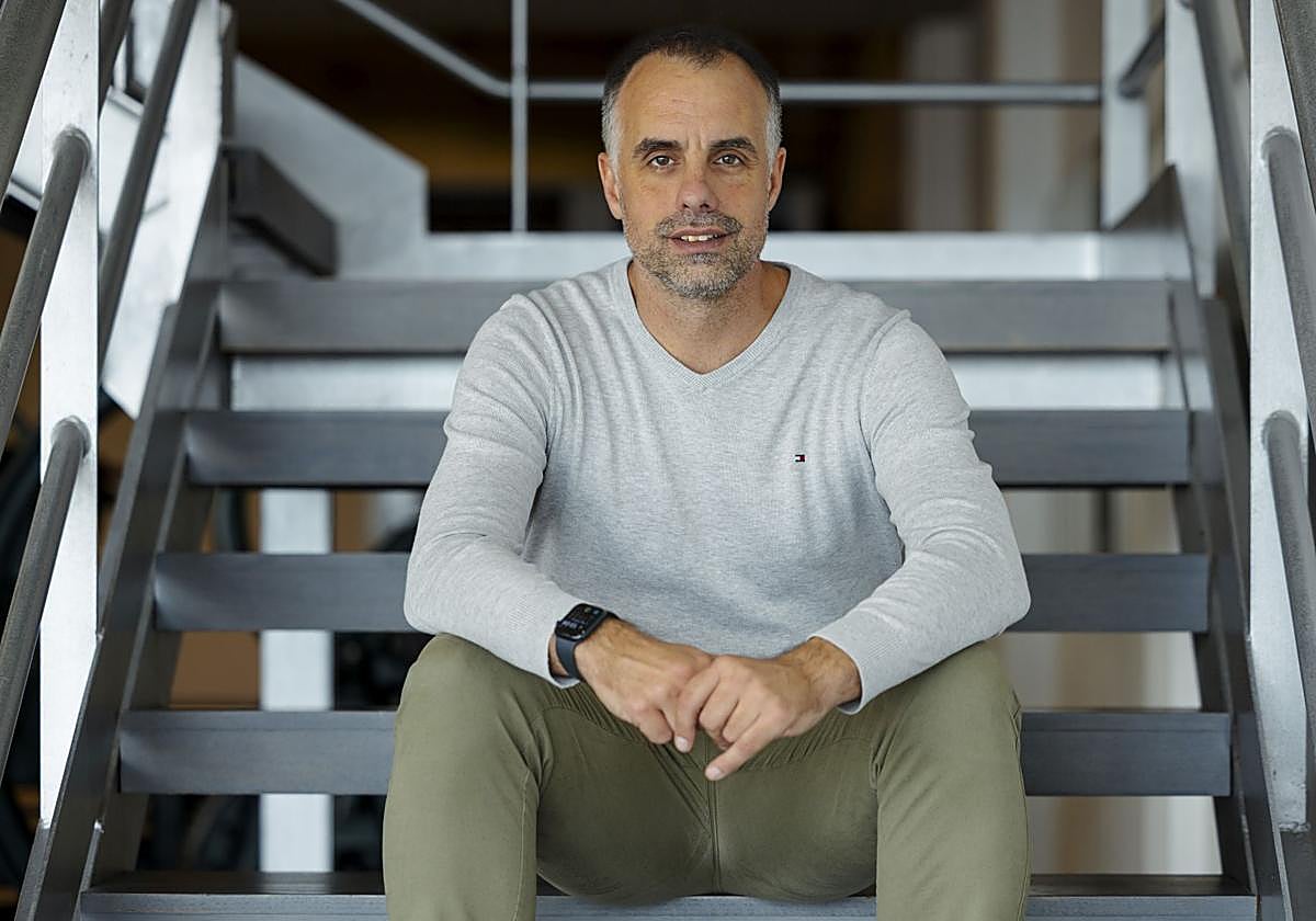 Siro del Barrio posa en las instalaciones de El Diario Montañés.