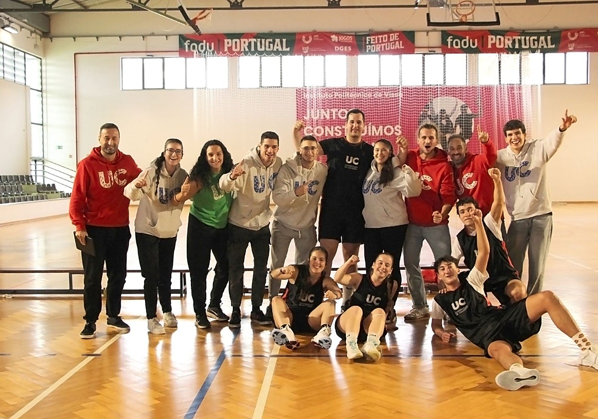 Delegación de deportistas de la UC al término del último encuentro de los Alliance Games.