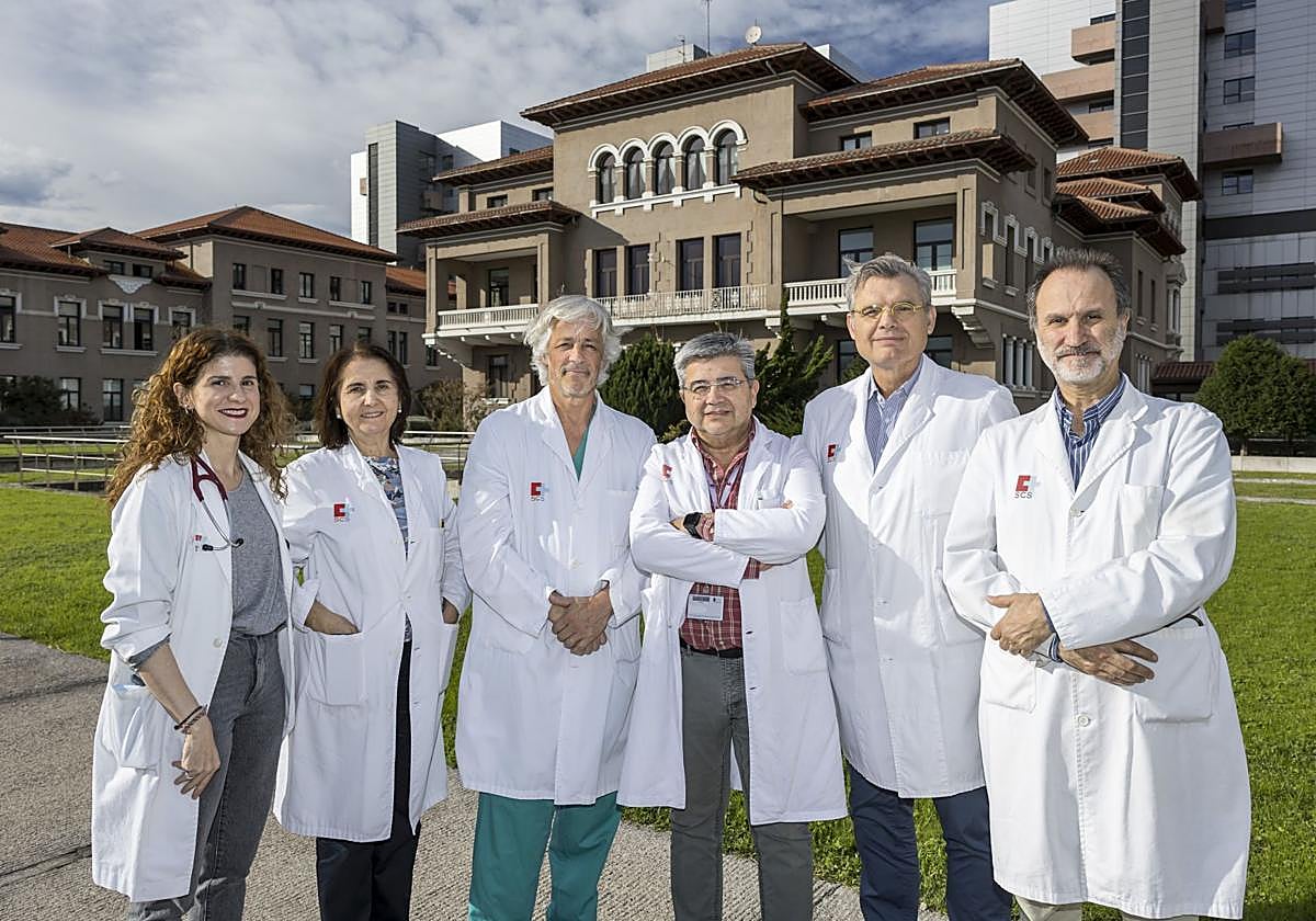 Amaya Martínez (Unidad de Hipertensión Pulmonar), Carmen Fariñas (Enfermedades Infecciosas/Unidad VIH), Chema de la Torre (Cardiología), José Manuel Cifrián (Neumología), Jesús Artal (Psiquiatría) y Fernando Rivera (Oncología), responsables de los servicios premiados este año.