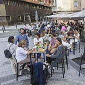 Las terrazas de la Plaza de Cañadío, en Santander, llenas.