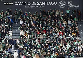 La afición del Racing, en El Plantío, en un desplazamiento anterior.